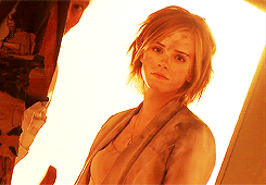 jvh1988:  Emma Watson on the set of ‘This is The End’ 
