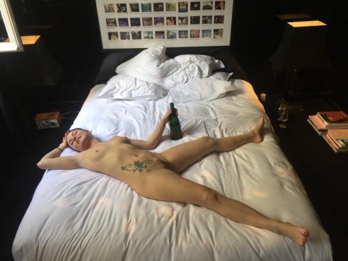 Sex damonandverucajames:  Cum drunk in Paris. pictures