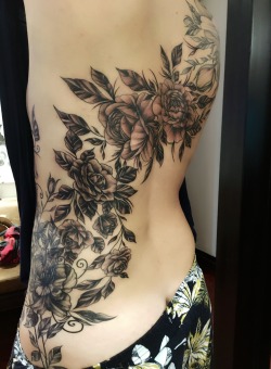 fuckyeahtattoos:  Flower blossom done in
