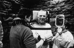 sleeping-with-w0lves:  liondew:  Goofy pictures behind the scenes of horror movies© joblo.com  Im so in love with these pictures. 