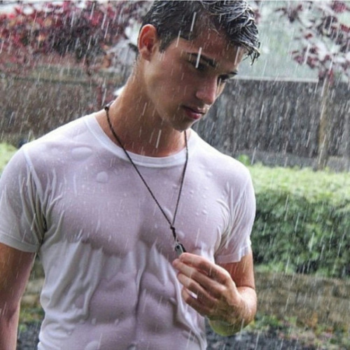 https://sexyboysbeingsexy.tumblr.com/post/119528616104
