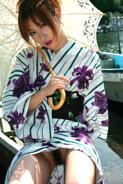 kimonude:Japanese girls undressing her kimono