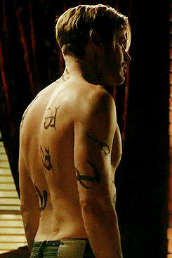 alexandersbane:#well mark me down as wet and horny #please jace i can’t take this #stop this #someone stop jace herondale 2k17 #stop his abs #stop his body #the runes #the abs #the hair #i am officially dead