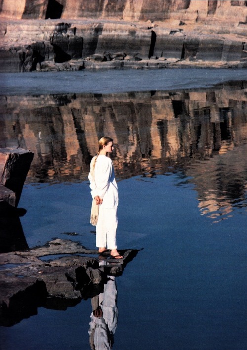 jinxproof:  Kirsten Owen Marie Claire Italia (March 1990) ph. Christian Moser