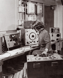 magictransistor:  Daphne Oram with the wobbulator, 1958. The Story of the BBC Radiophonic Workshop.  *ORAMICS*