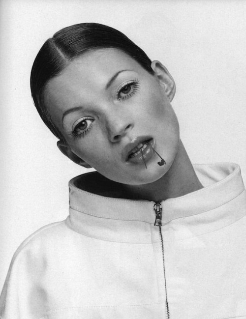 xwg:Kate Moss photographed by Mario Testino, 1992