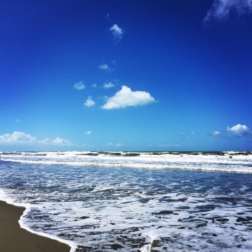 ORIZZONTI DISEGNATI DAL LIBECCIO #mare #versilia #intensit #ilrumoredelleonde #segnievidenti #luglio