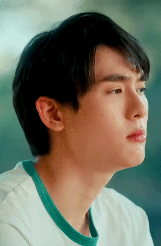 And The Award For Biggest, Beautifulest Eyes And Juiciest, Pinkest Lips Goes To...