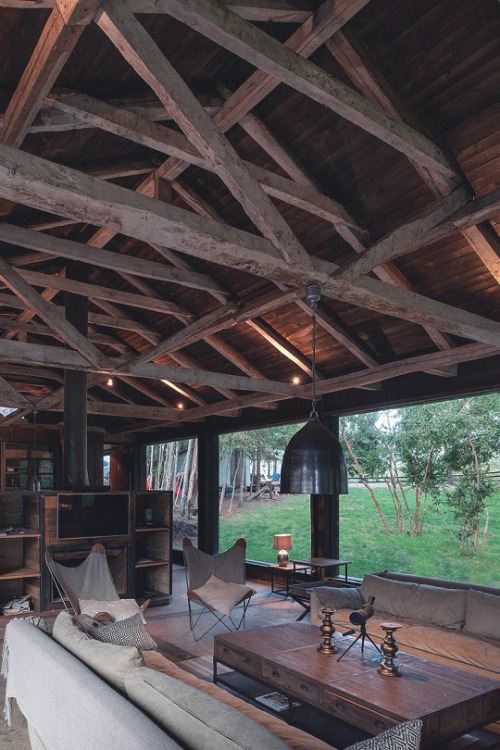 livingpursuit:  Cozy Rustic House in the Middle of the Forest by Esudio Valdés