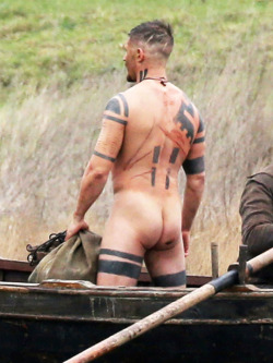 majdad-celebs:Tom Hardy strips naked on Taboo