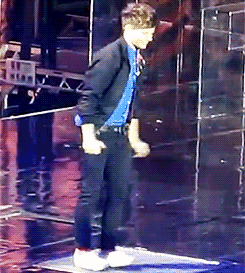 aryanstark:  Louis doing his new favorite dance move 