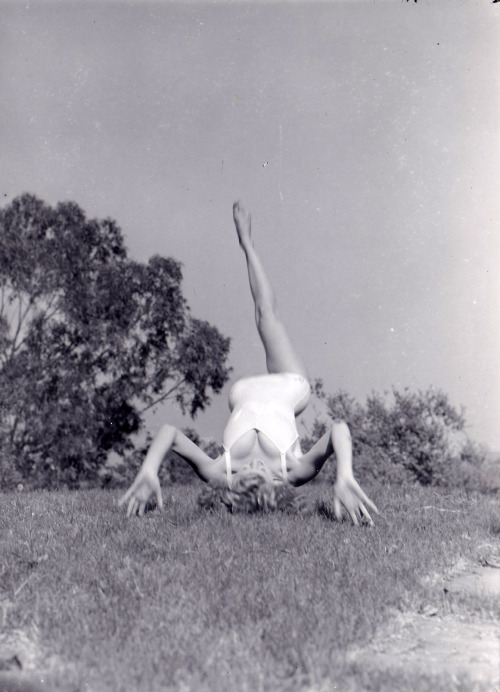damsellover:  Rosemary La Planche demonstrating her headstand ability, 1942 
