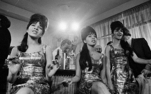 isabelcostasixties: The Ronettes’ in London. (Ronnie Bennett, Nedra Talley and Estelle Bennett) 16th
