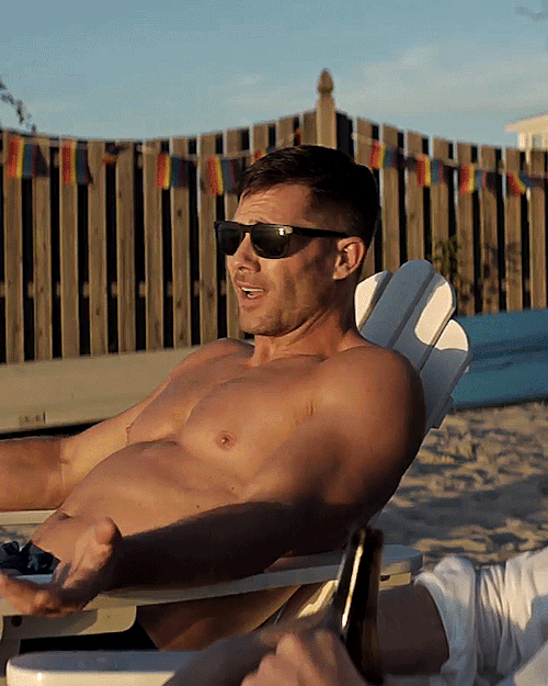 froylanmadden:LUKE MACFARLANE as Aaron Shepard in Bros (2022)
