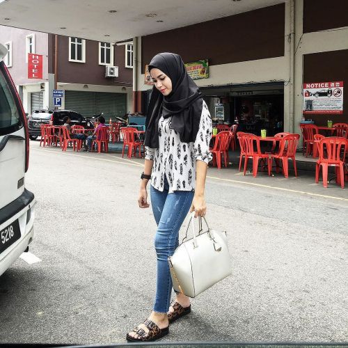 Qish. Reblog To See The Other Side Of Her.