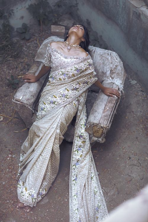 sabyaasachi:Suffuse by Sana YasirPhotography: Abdullah HarisModel: Hira Shah