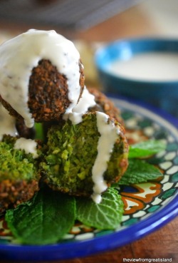 vegan-yums:  The Best Falafel