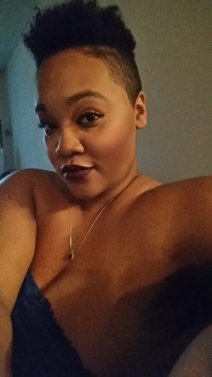 poutyr3dlips:  For your viewing pleasure. 