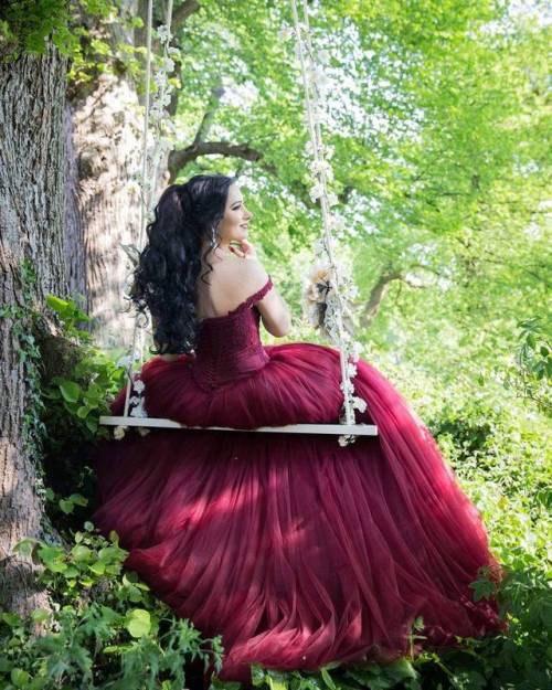 alinanovafashion: alinanovafashion:swing in the wind the art of wedding photography