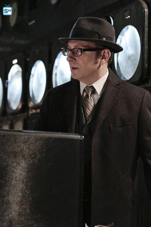 kindaoffkilter:  nataliamix:  Person of interest 4x22 YHWHSeason finale! Spoilers promotional photos  This looks so STRAIGHT out of old-timey sci-fi movies!! And omg, Reese, need more weapons or what?!CREEPSVILLE!!, 