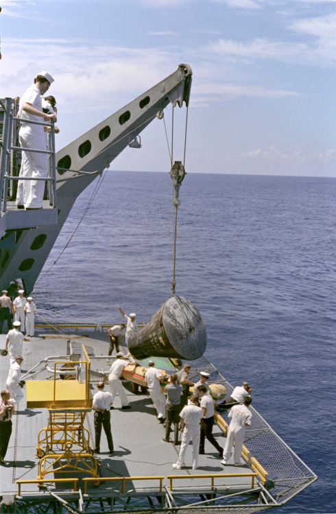 The Gemini 5 spacecraft is brought aboard the recovery ship, U.S.S. Lake Champlain after a successfu