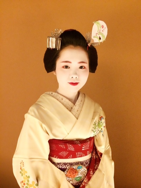 Porn geisha-kai:  Maiko Umecho and Umechie for photos