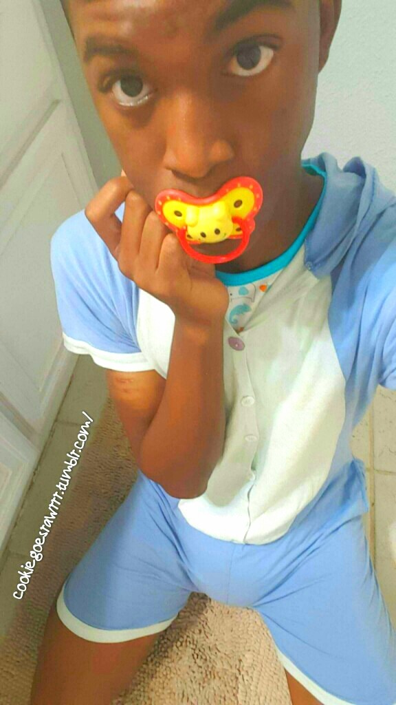 cookiegoesrawrrr:  Random snaps!!!😄💕