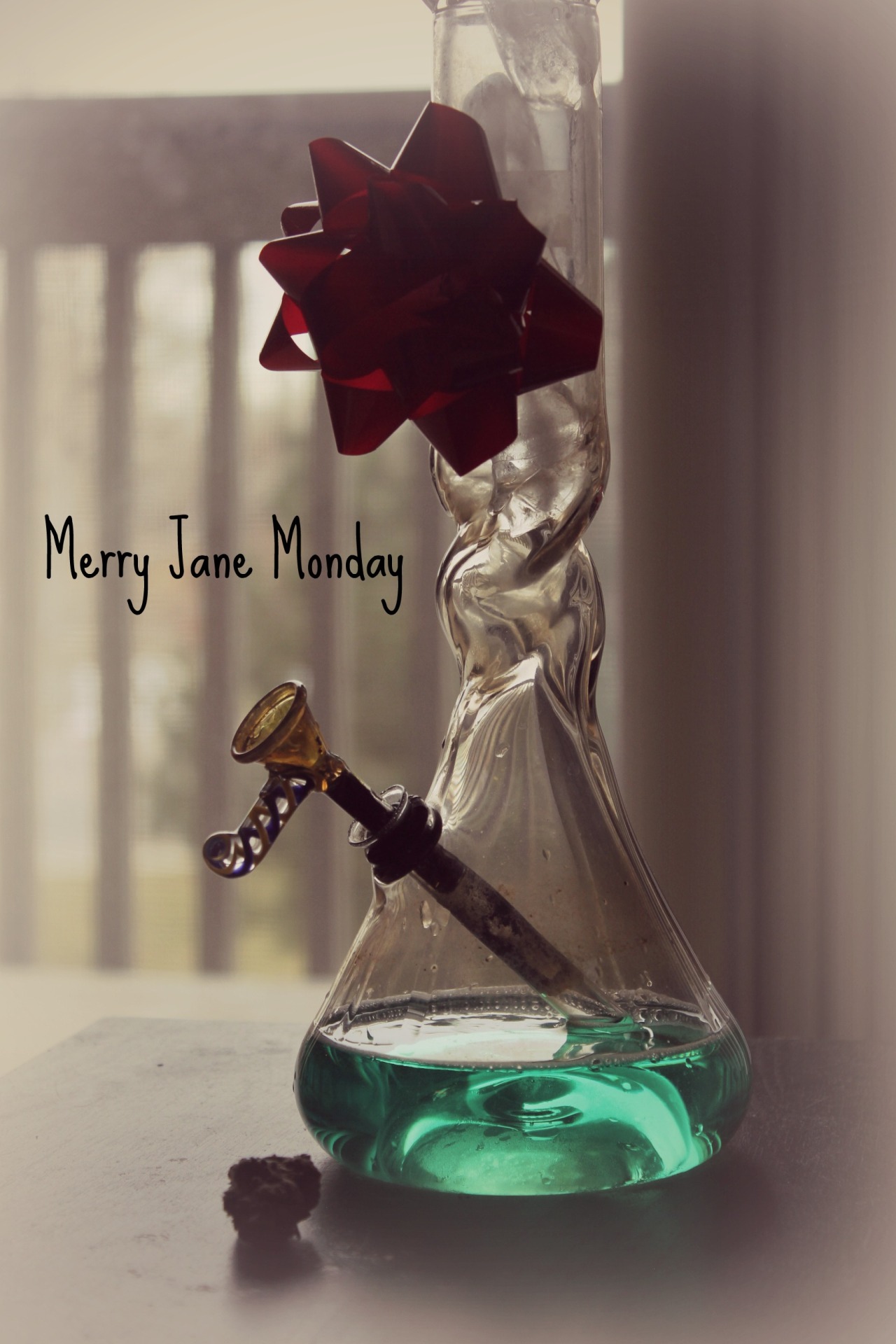 A pot shot from yesterday&rsquo;s Xmas shoot! Do you like my festive bong? :-)