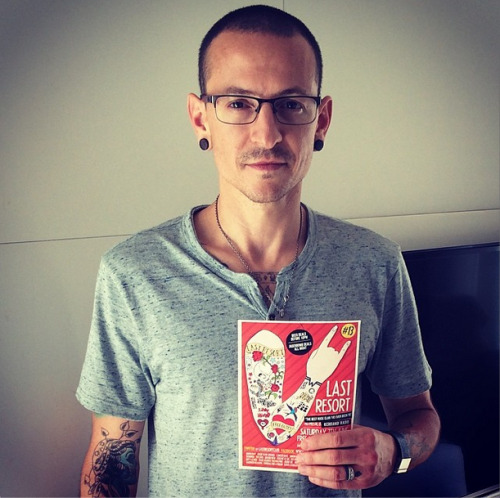 alwayslinkinpark-deactivated201:Chester Bennington endorses Last Resort. He knows the score. #lastre