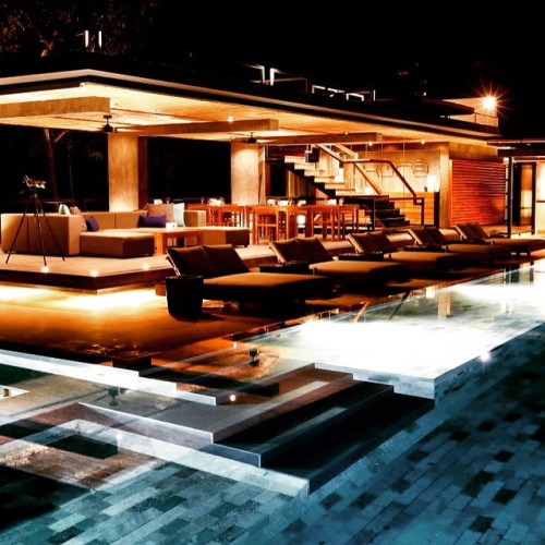 That’s a nice place to be uh? #luxuryhome #mansion #kingofcool #money #power #villa #swimmingp