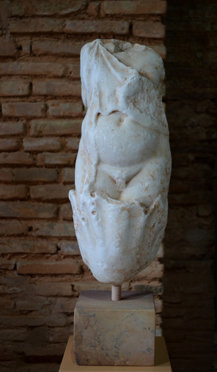greek-museums: Archaeological Museum of Ancient Sicyon: Sculpture in Anciet Sicyon: Headless statue 