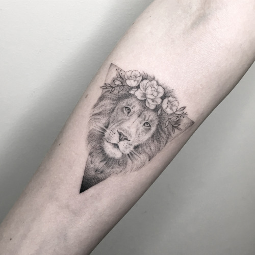 Lion Tattoo Artist: Shpadyreva Julia Tattooer and artist Based in Moscow 