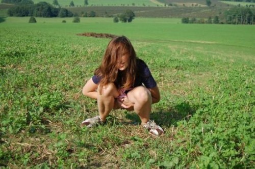 Can woman pee standing up and peeing and sex