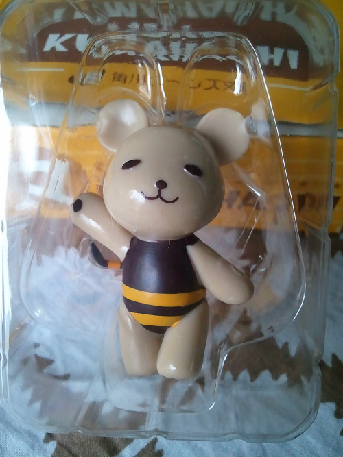 redglassesgirl-maruma:moonlightfilly:My Kumahachi special arrived in the mail today! This was a limi