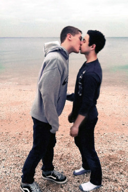 A blog about gay love and intimacy.. and a little 