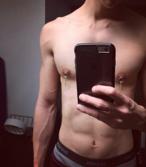simplitits:  Miroir selfie est la meilleure photo tous les hommes cornée peut prendre. Venez tirer mes mamelons !!!!