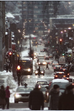 jaimejustelaphoto:  Hiver sur la rue Rachel by Maxime Cloutier 