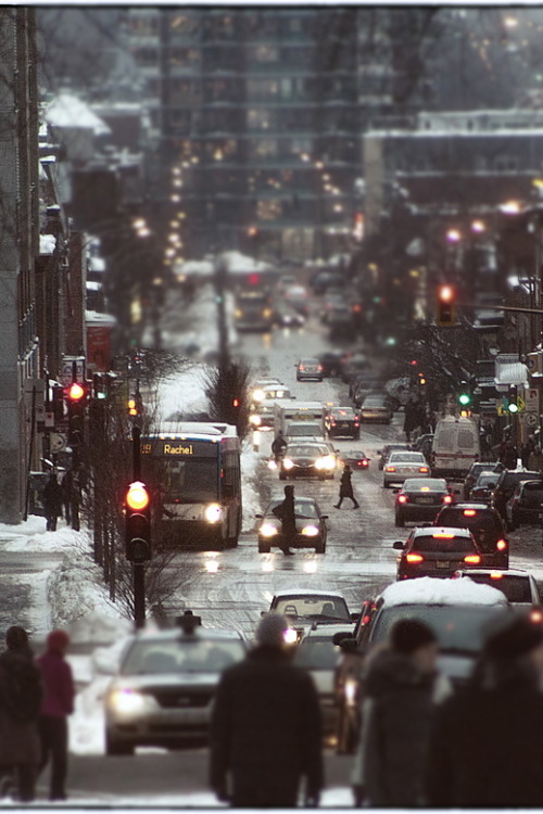 jaimejustelaphoto:Hiver sur la rue Rachel by Maxime Cloutier