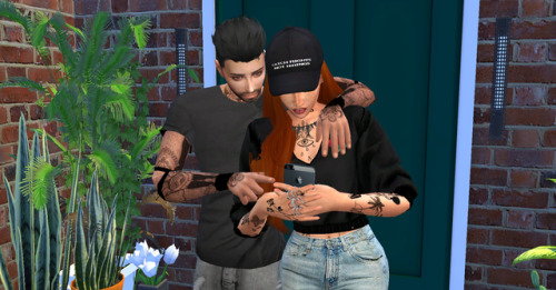- TS4 - Couple Walking With Phone -Download : MediafireThis is my first pose ever, so please be indu