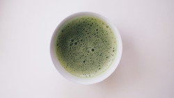 goodmorningbunny:  I’ve laid away my bamboo Chasen (茶筅) for too long. Today’s afternoon Matcha (抹茶) was such a delight - the soft froth brought the light bitterness of green tea and warm water into a beautiful almost-creamy concoction. I am