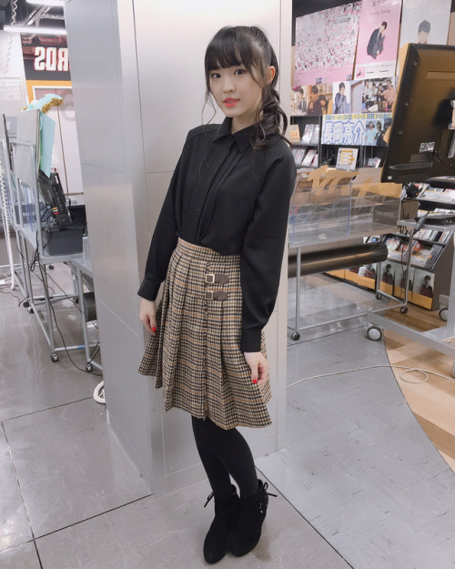 kahokobayashipochan:  たこやきレインボー公式（試用中） on Instagram: “💙 «まい’s fashion» トップス:F i.n.t @fi.n.t_official スカート:F i.n.t F…”