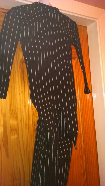 Man, these photos suck! Mostly because I took them at 3am. But here it is, the Halloween costume I m