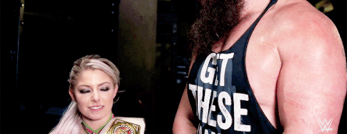 Braun Strowman attempts to kiss Alexa Bliss