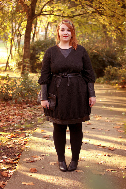 diamondpistols:inclusivestreetstyle:guys i just found the cutest french plus size fashion blogger, c