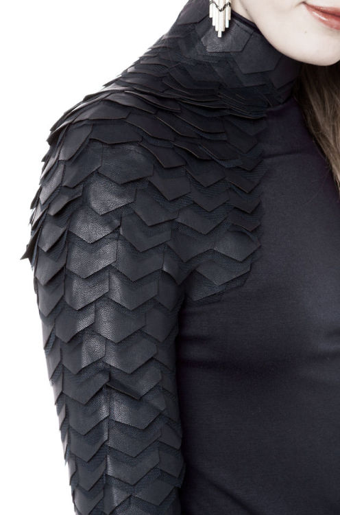 theadventuresofpam: thecarvingwitch: science-for-a-star: Gracia Scale Top #clothes for riding dragon