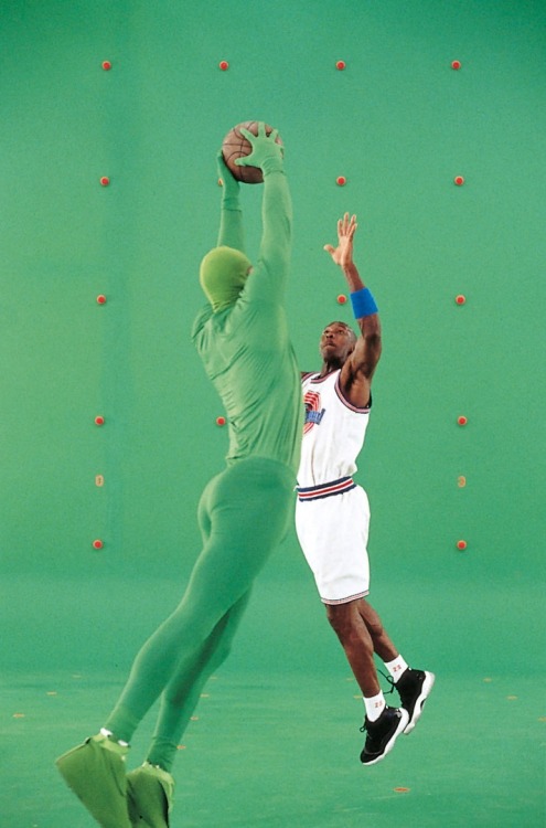khsupergeek1288:90smovies:Space Jam…I shouldn’t be surprised that everything was a green screen….but