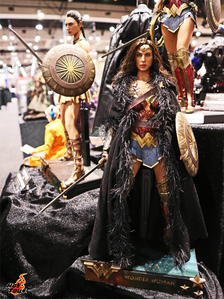 batmannotes:  Batman &amp; Justice League Figures@ SDCC 2017from Hot Toys