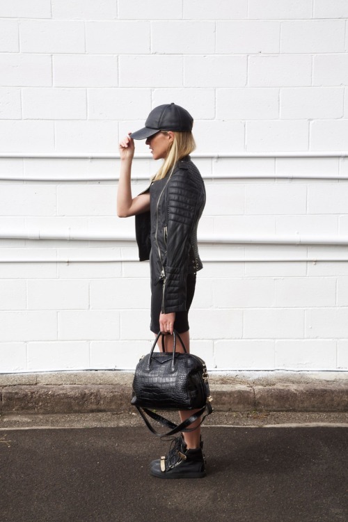 fuckyes:  all black everything