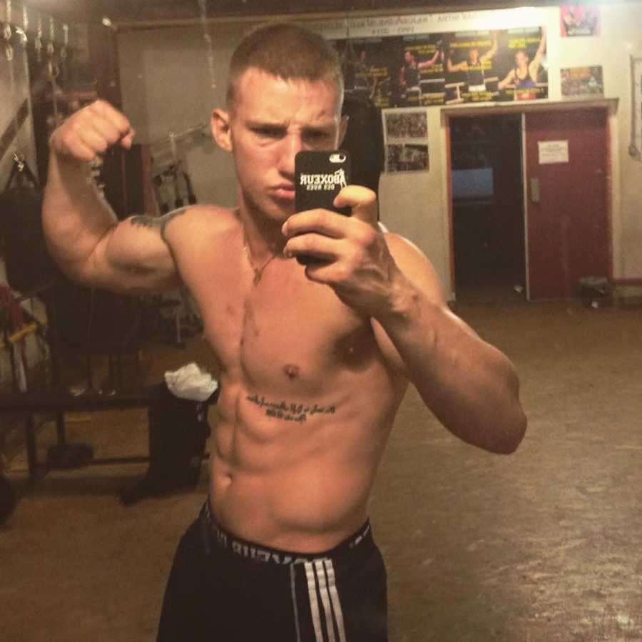 slovak-boys:  Shirtless Slovak boxer Matúš making selfie 