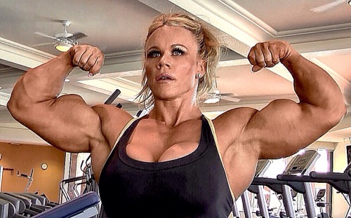 zimbo4444:  ..Aleesha Young..big huge juicy sexy  biceps..  ✨